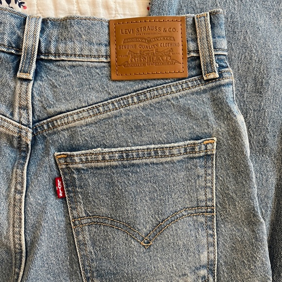 70’s High Rise Flare distressed Levi’s Jeans! Size 26 light wash. - Picture 1 of 5